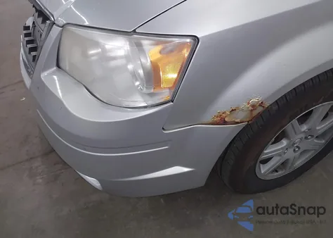 2008 Chrysler Town & Country Touring z USA, uszkodzony, nr VIN 2A8HR54P18R621688